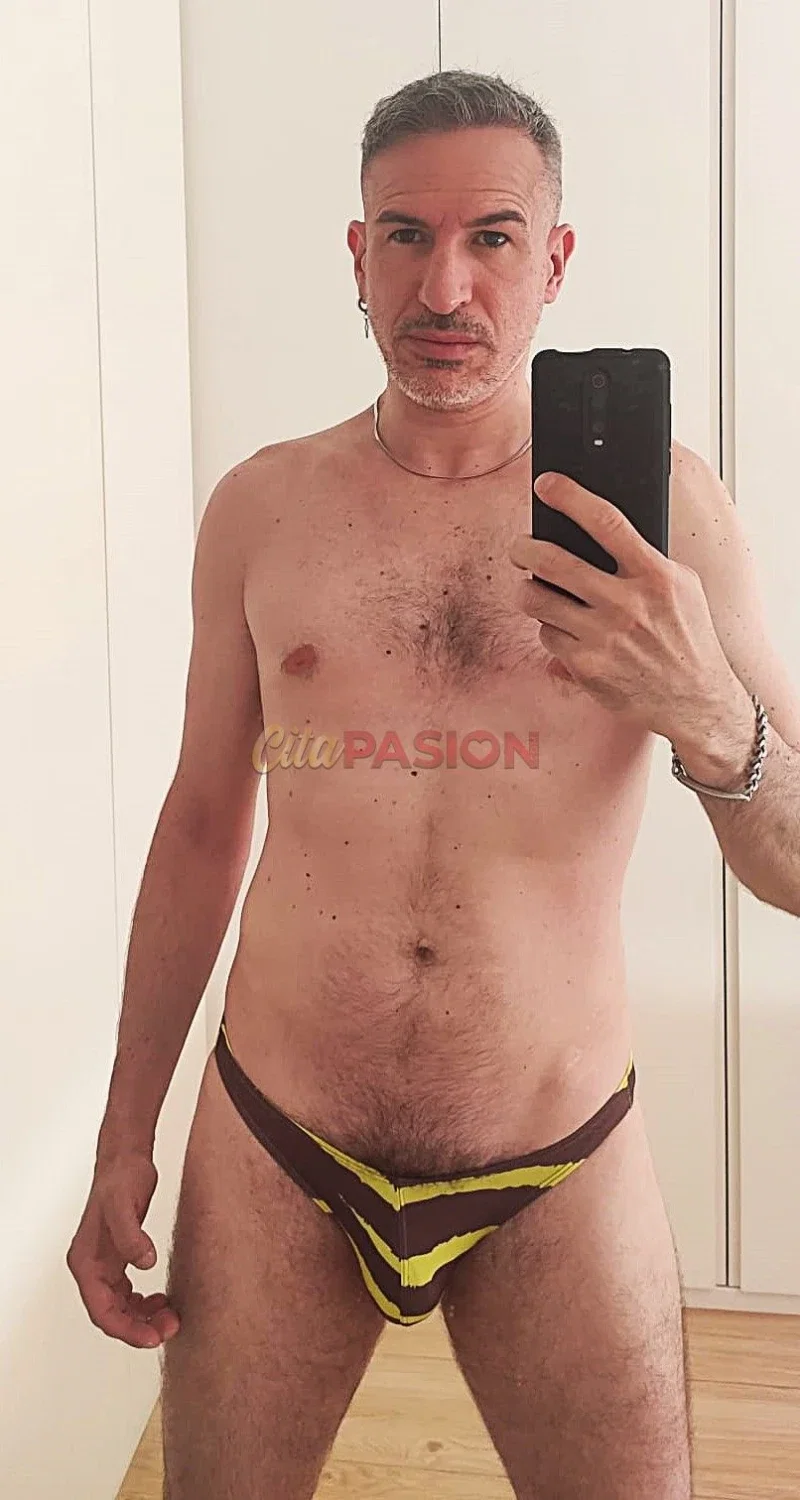 Miniatura 2 de Gay en Madrid capital. Masajista español pasivo para chicos.