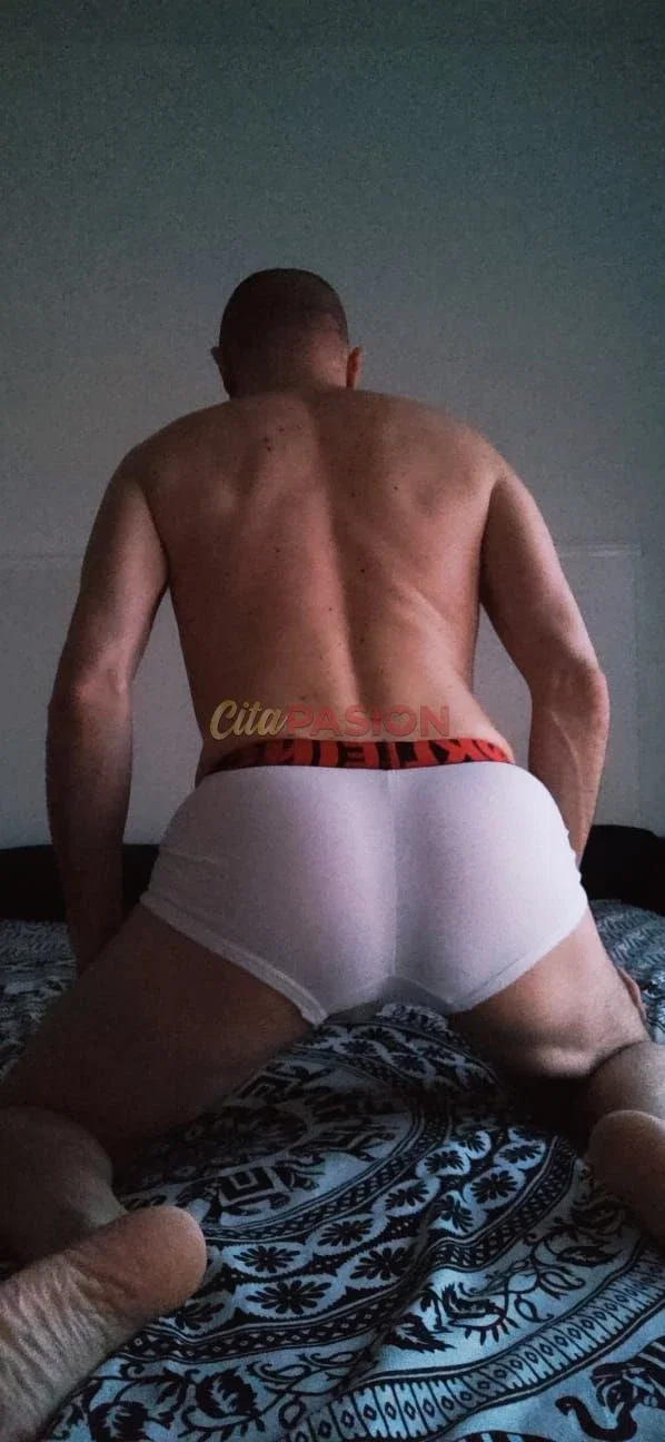 Miniatura 7 de Gay en Madrid capital. Masajista español pasivo para chicos.