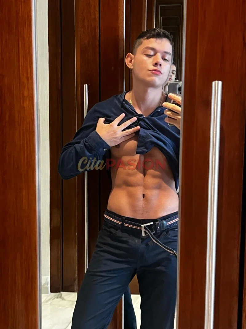 Gay en Palma de Mallorca. Fibrado latino, pocos días.