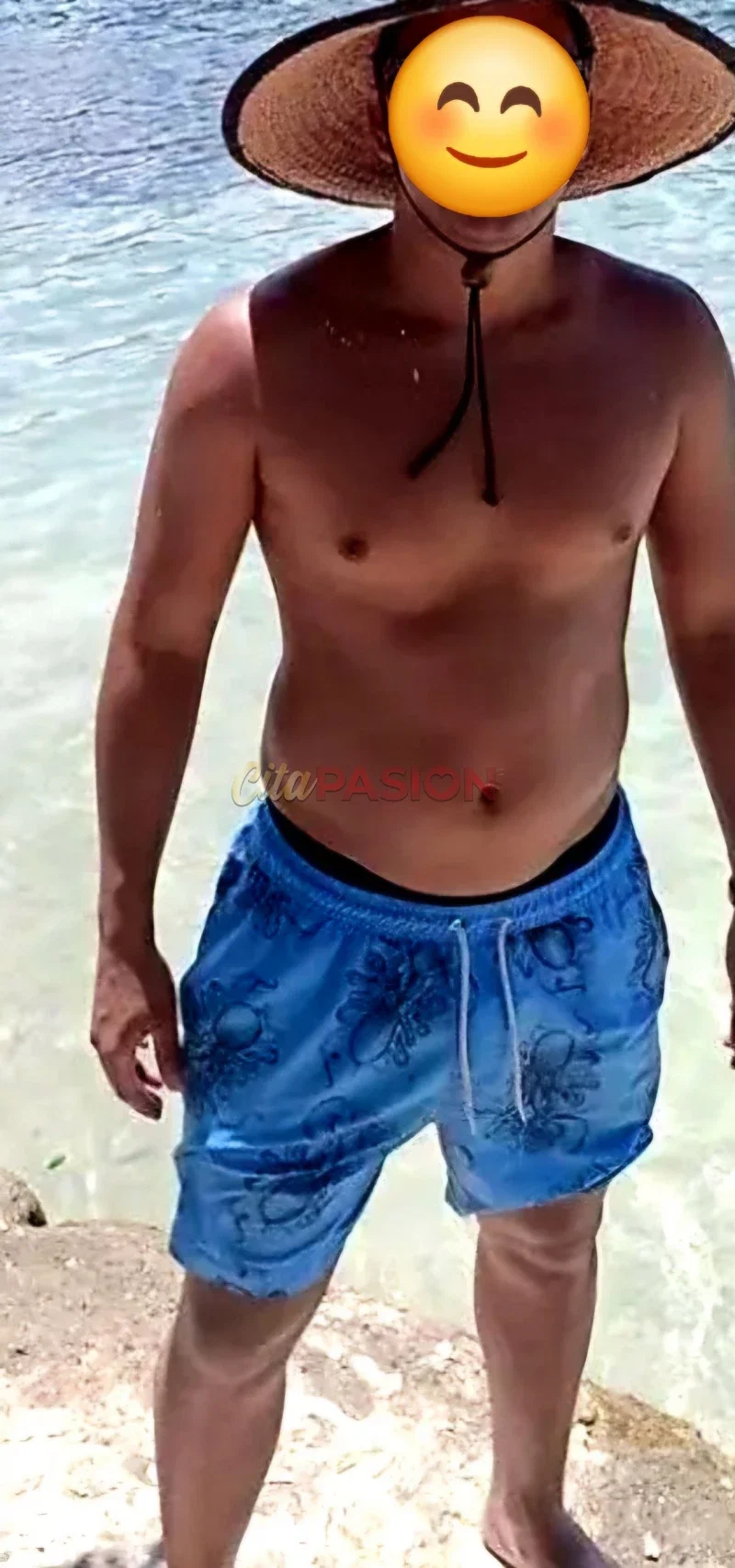 Gay en Alicante capital. Masajista alto, morenazo y discreto. ¿Te apetece conocerme?