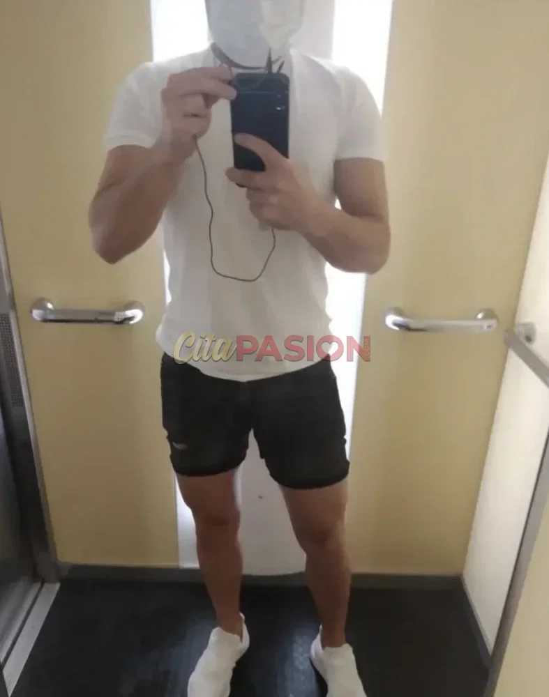 Miniatura 5 de Gay en O Porriño. Masajista gallego con final exclusivo.