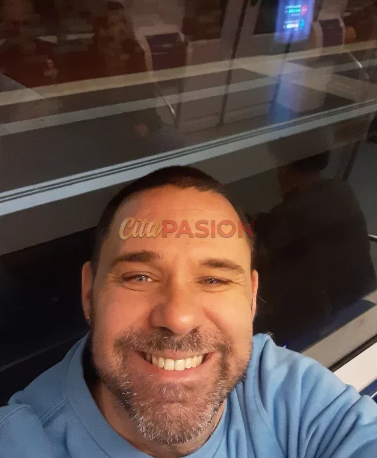 Gay en Barcelona capital. Fisioterapeuta titulado a domicilio.