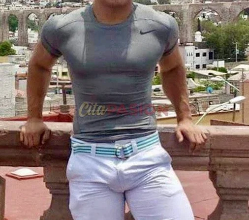 Gay en Málaga capital. Chico apasionado deseando conocerte.