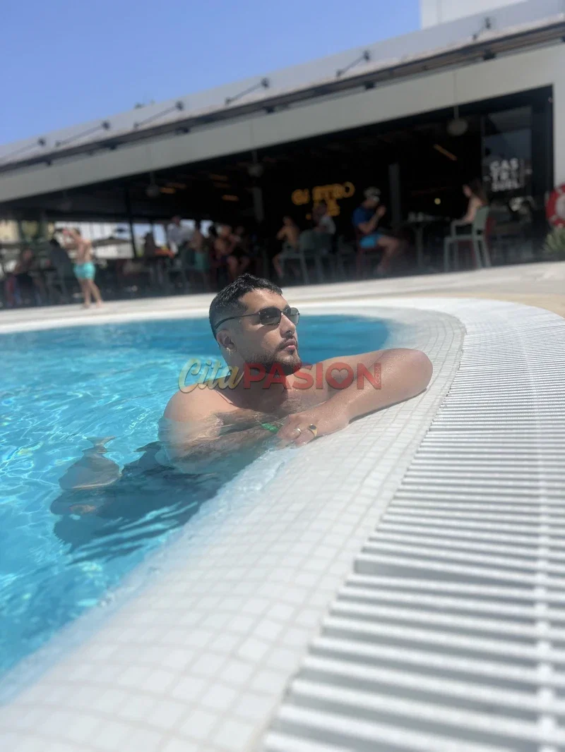 Miniatura 3 de Gay en Madrid capital. Colombiano completamente versátil en Carabanchel.
