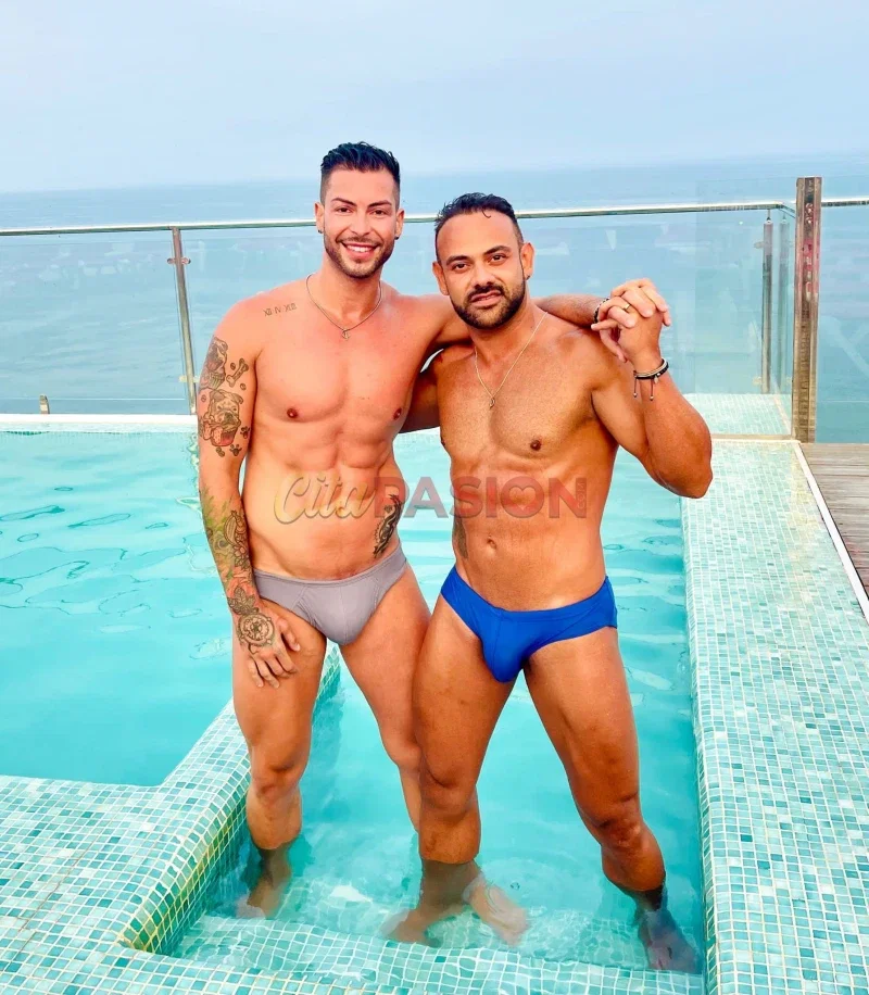 Gay en Torremolinos. Pareja cautivadora, alegre y atrevida para disfrutar cada momento.