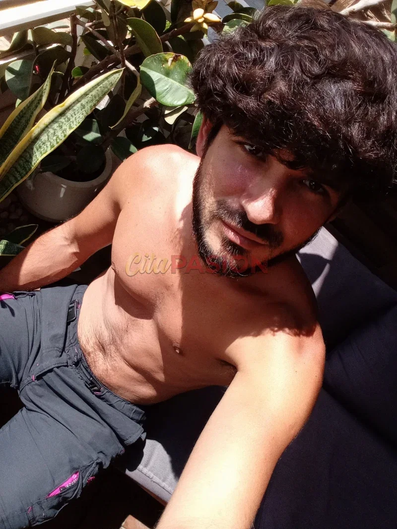 Miniatura 4 de Gay en Alicante capital. Aprecio a quienes disfrutan salir y viajar en cualquier momento.