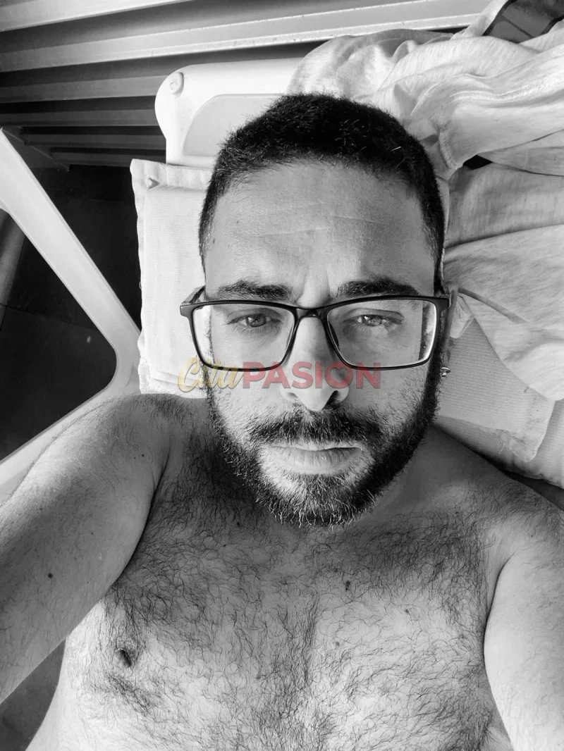 Miniatura 10 de Gay en Madrid capital. Deseo química, complicidad y momentos emocionantes.