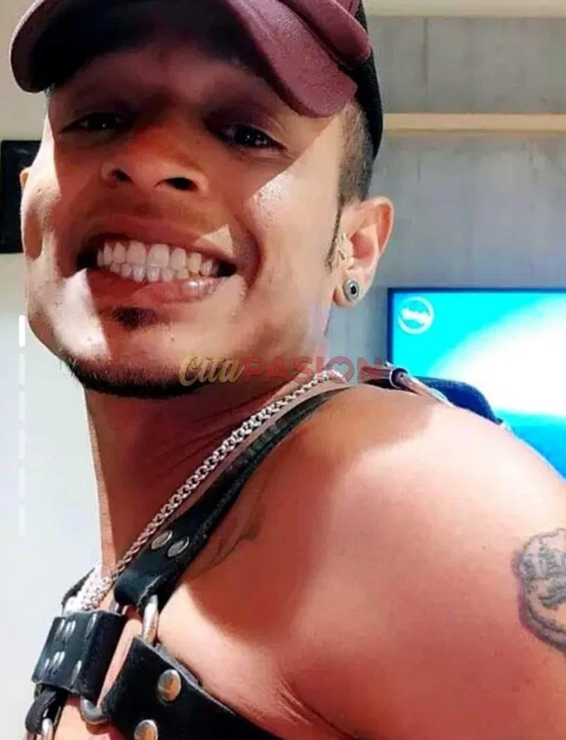 Gay en Palma de Mallorca. Colombiano fibrado. Diversión intensa garantizada.