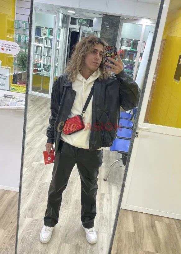Gay en Parla. Recién llegado, joven y atento.
