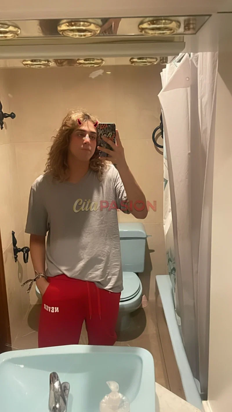 Miniatura 4 de Gay en Parla. Recién llegado, joven y atento.