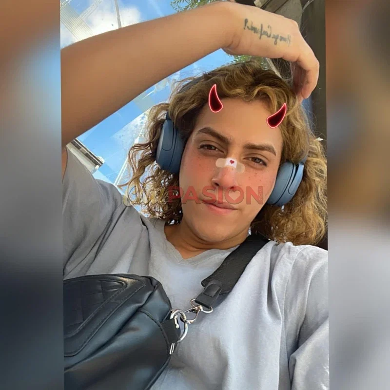 Miniatura 6 de Gay en Parla. Recién llegado, joven y atento.