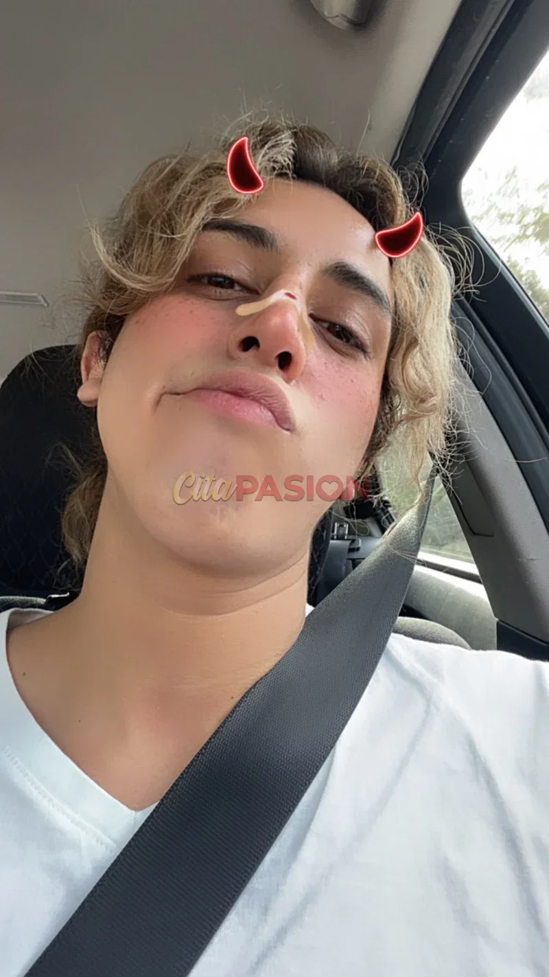Miniatura 9 de Gay en Parla. Recién llegado, joven y atento.