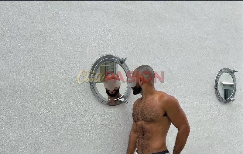 Miniatura 4 de Gay en A Coruña capital. Chico divertido y con una personalidad muy alegre.