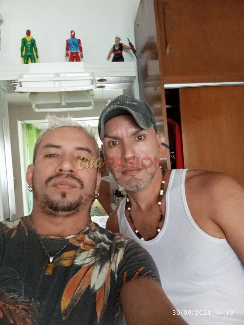 Miniatura 2 de Gay en Talavera de la Reina. Pareja real de colombianos apasionados y cariñosos.