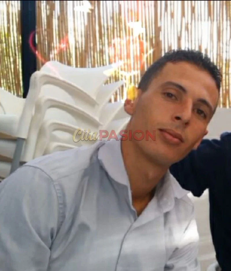 Gay en Madrid capital. Chico Ã¡rabe, atractivo y educado, recien llegado a Madrid.