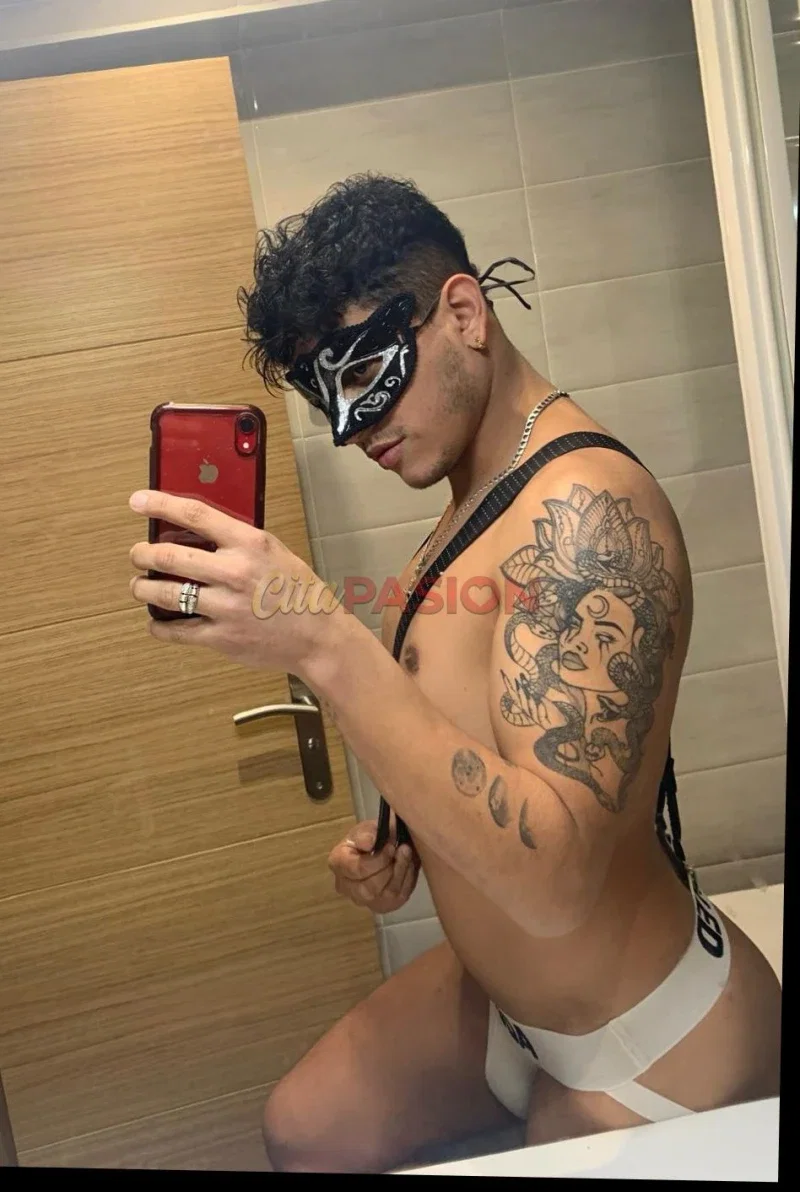 Gay en Madrid capital. Joven colombiano, espontaneo y travieso.