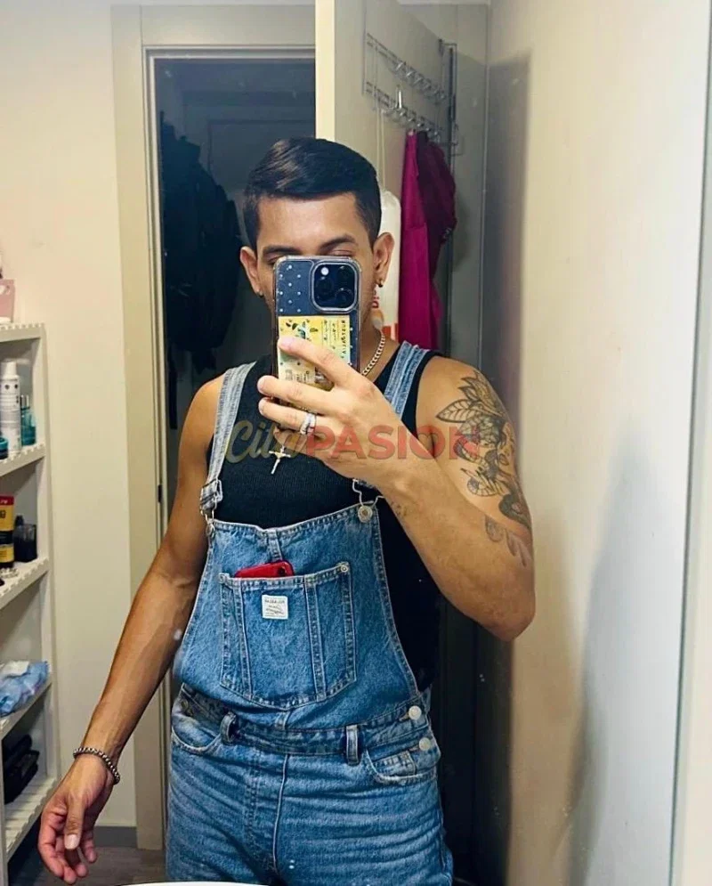 Miniatura 3 de Gay en Madrid capital. Joven colombiano, espontaneo y travieso.