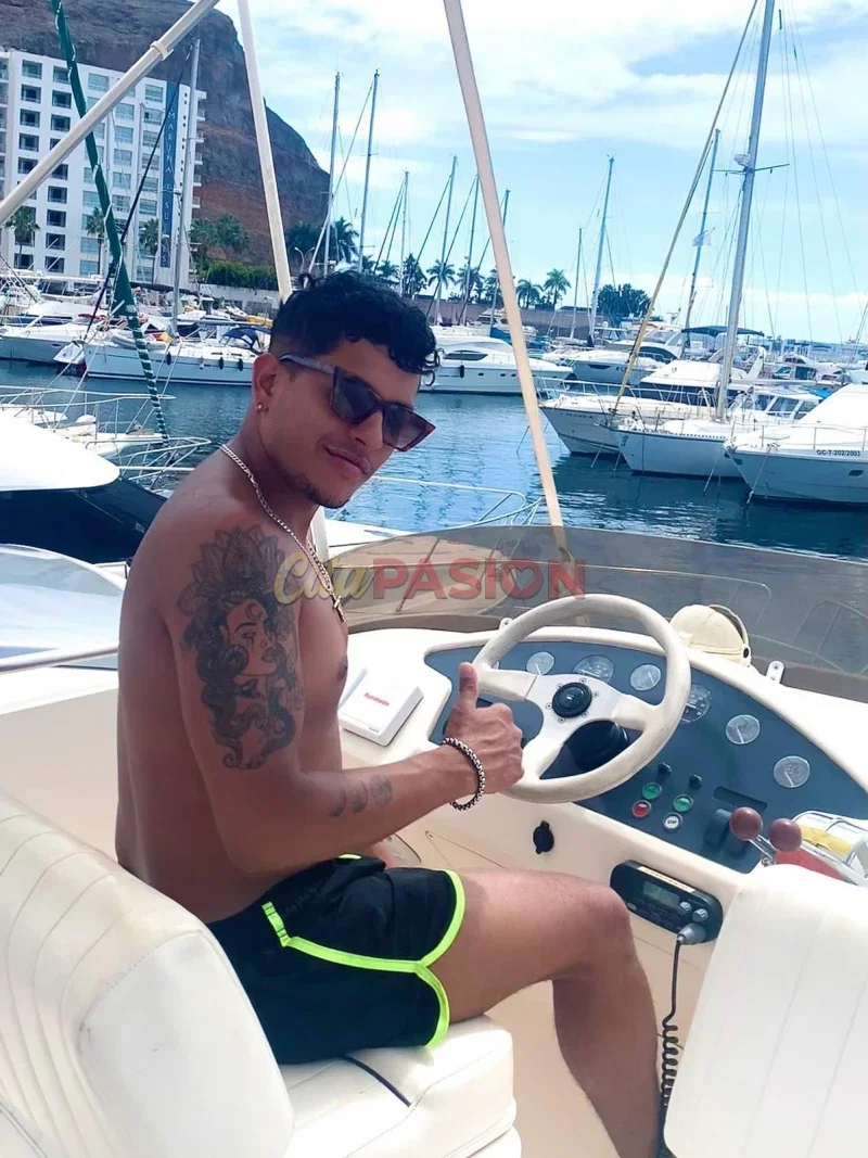 Miniatura 5 de Gay en Madrid capital. Joven colombiano, espontaneo y travieso.
