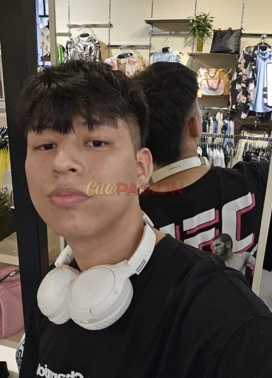 Miniatura 2 de Gay en Barcelona capital. Chico latino recien llegado a Barcelona y deseando conocerte.