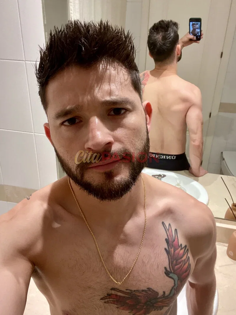 Miniatura 2 de Gay en Madrid capital. Masajista latino muy atento y educado en Madrid.