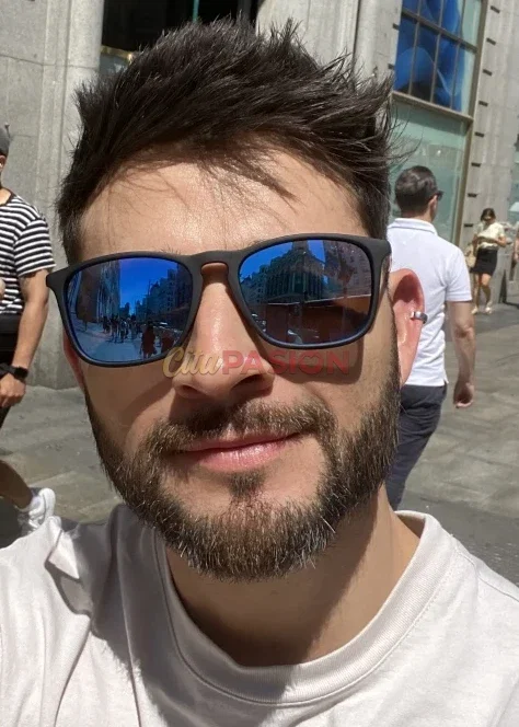 Miniatura 3 de Gay en Madrid capital. Masajista latino muy atento y educado en Madrid.