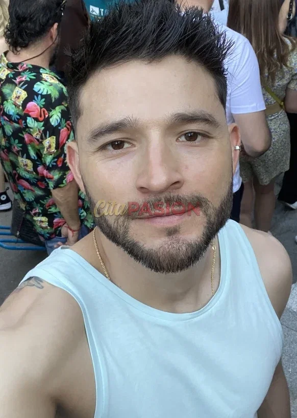 Miniatura 5 de Gay en Madrid capital. Masajista latino muy atento y educado en Madrid.