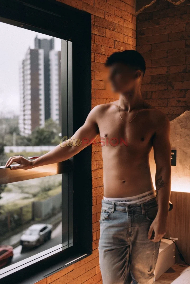 Miniatura 8 de Gay en Madrid capital. Chico sofisticado y con un encanto seductor.