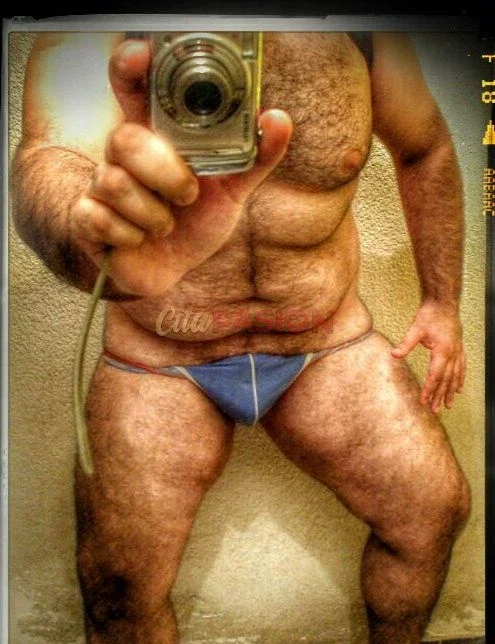 Gay en Murcia capital. Hombre pasivo deseando conocer gente activa.