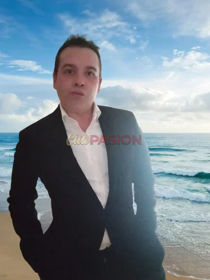 Boy en Valdepeñas. Acompañante masculino, elegante y seductor para mujeres.
