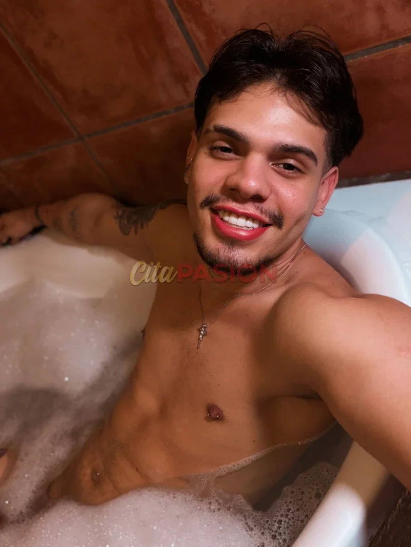 Boy en Granada capital. Chico versátil y exclusivo, recién llegado a tu ciudad.