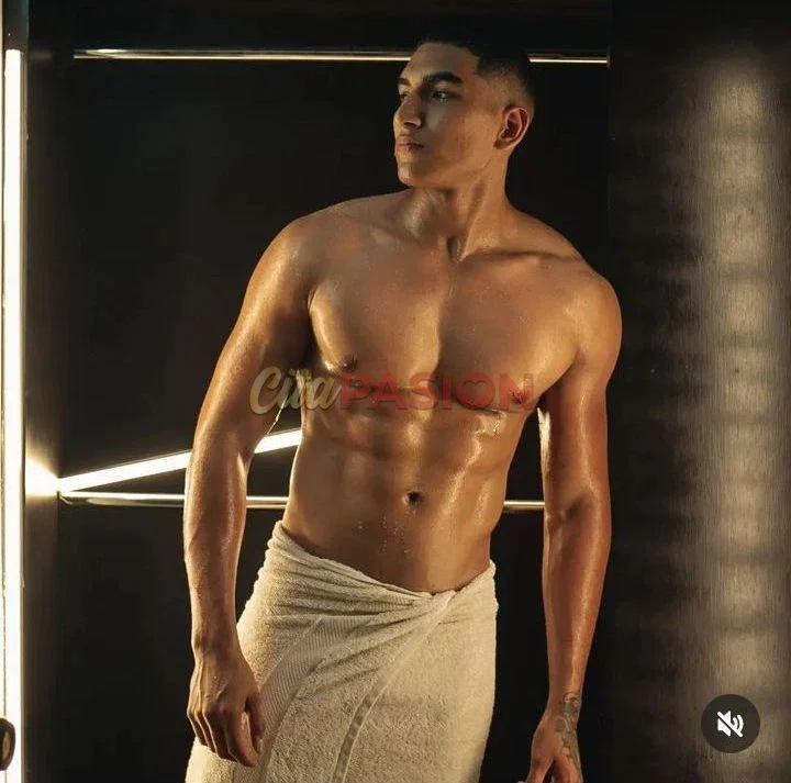 Boy en Barcelona capital. Modelo auténtico y real en Barcelona, listo para sorprender.