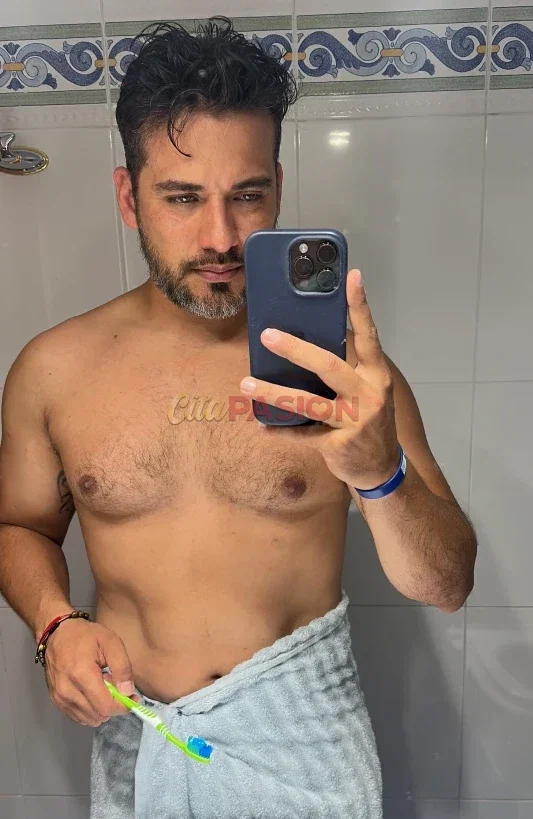 Miniatura 3 de Boy en Bilbao. Latino colombiano, hombre real. Speak English.