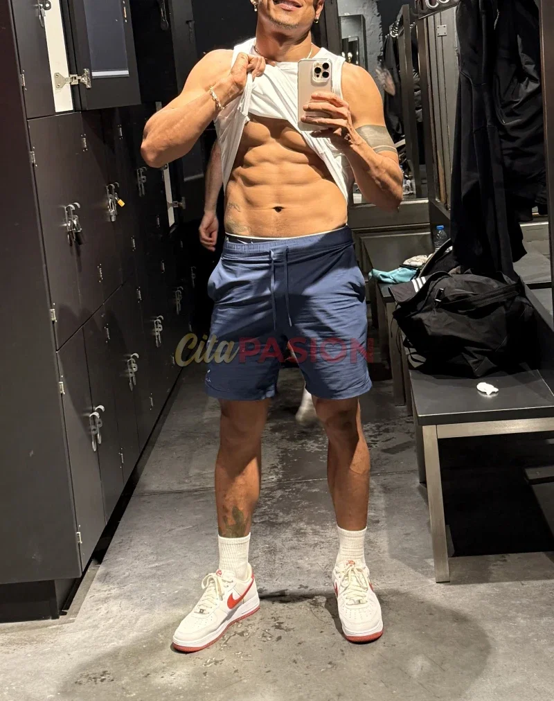 Boy en Valencia capital. Tenis trainer, atractivo y sensual.