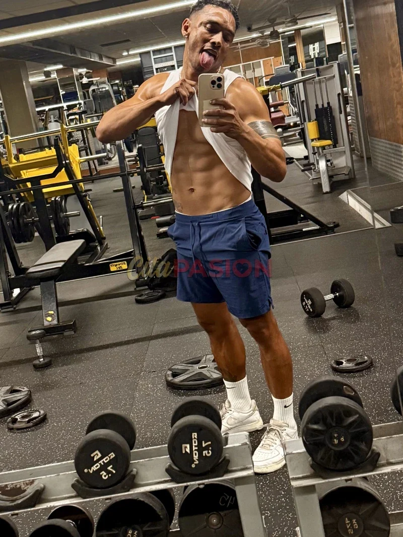 Miniatura 2 de Boy en Valencia capital. Tenis trainer, atractivo y sensual.