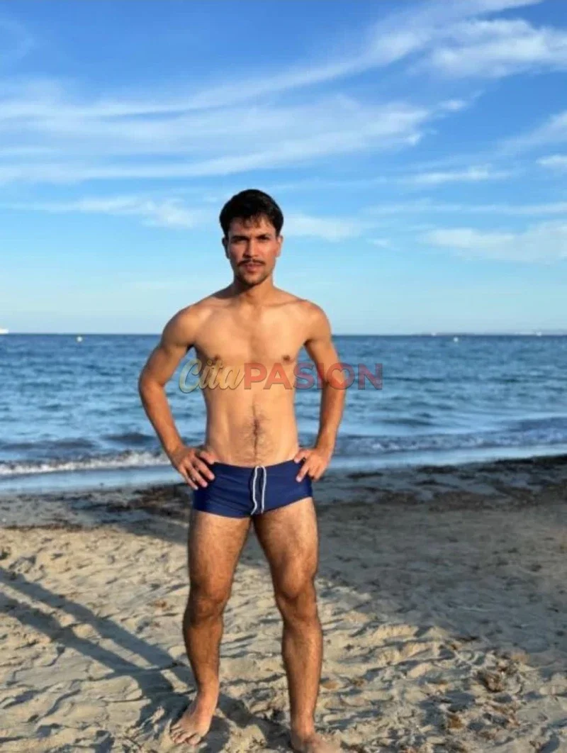 Boy en Madrid capital. Chico brasileño muy apasionado.
