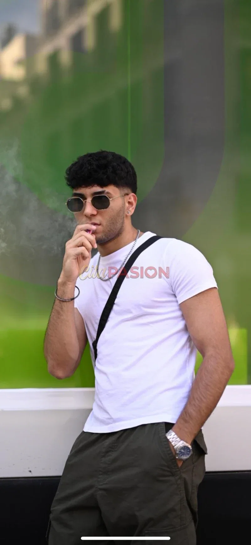 Boy en Madrid capital. Vibra positiva con discreción compartiendo experiencias únicas.