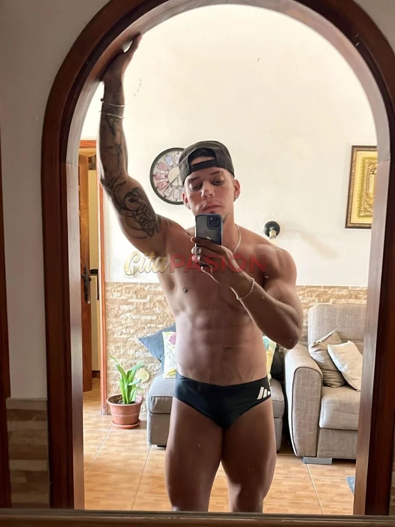 Miniatura 2 de Boy en Palma de Mallorca. Acompañante colombiano atractivo, masculino y con tatuajes.