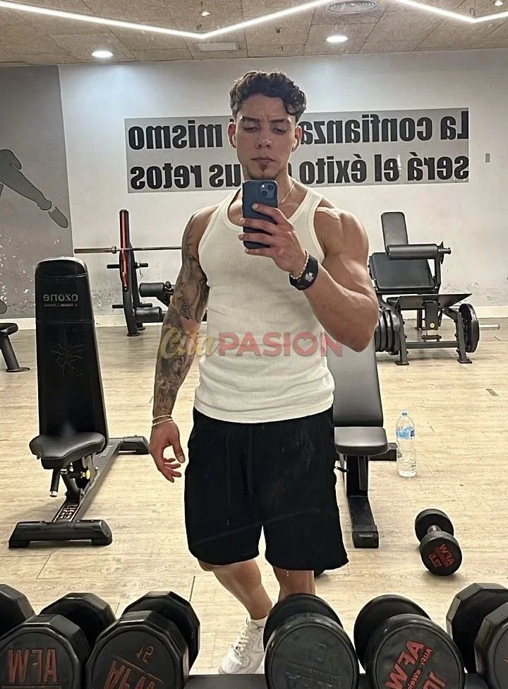 Miniatura 3 de Boy en Palma de Mallorca. Acompañante colombiano atractivo, masculino y con tatuajes.
