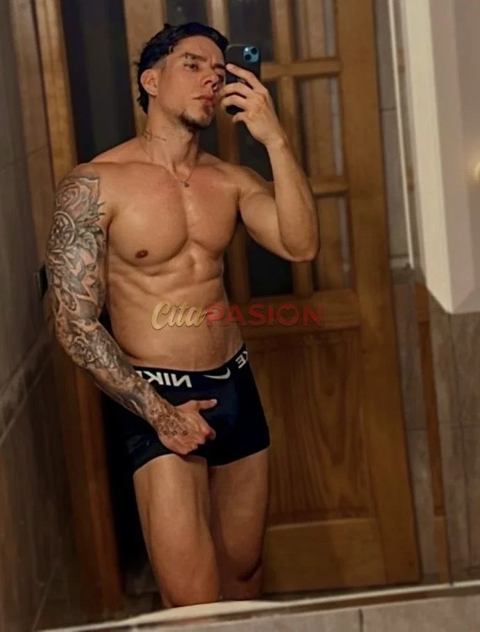 Miniatura 5 de Boy en Palma de Mallorca. Acompañante colombiano atractivo, masculino y con tatuajes.