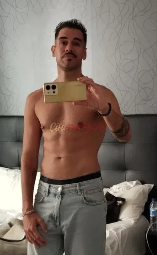 Miniatura 3 de Boy en Granada capital. ¡Novedad! Masajista masculino en Granada dispuesto a cumplir tus sueños.