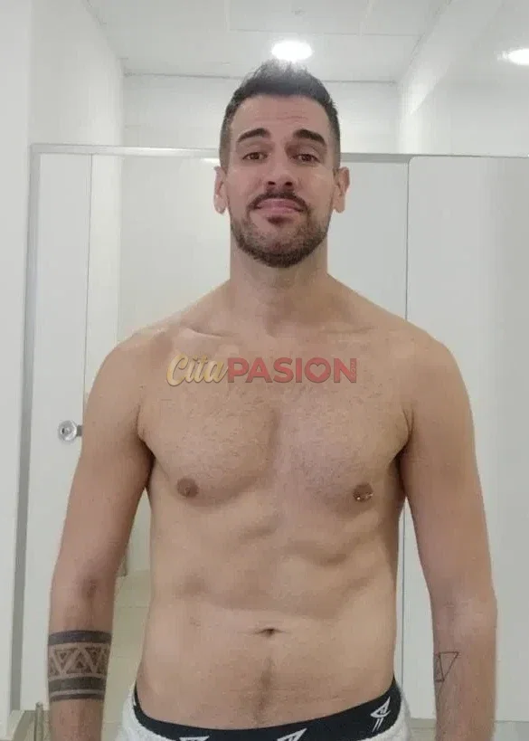 Miniatura 6 de Boy en Granada capital. ¡Novedad! Masajista masculino en Granada dispuesto a cumplir tus sueños.