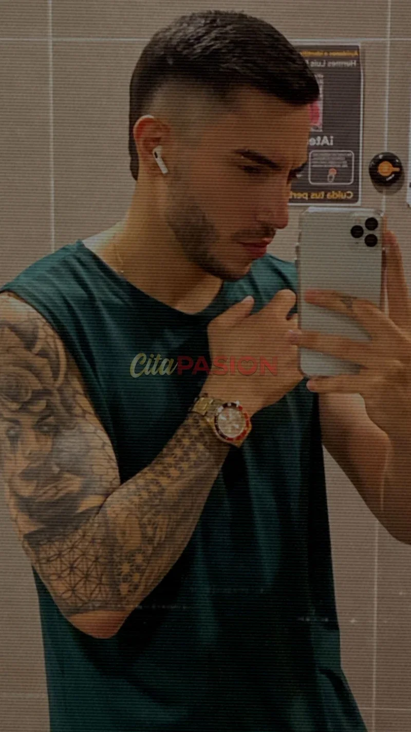 Miniatura 2 de Boy en Madrid capital. Boy latino y DJ, discreto y serio, en Madrid.
