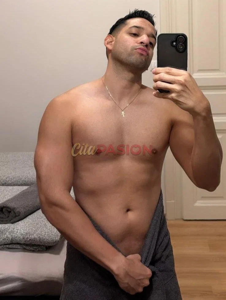Boy en Málaga capital. Masajista masculino y varonil disponible ahora.