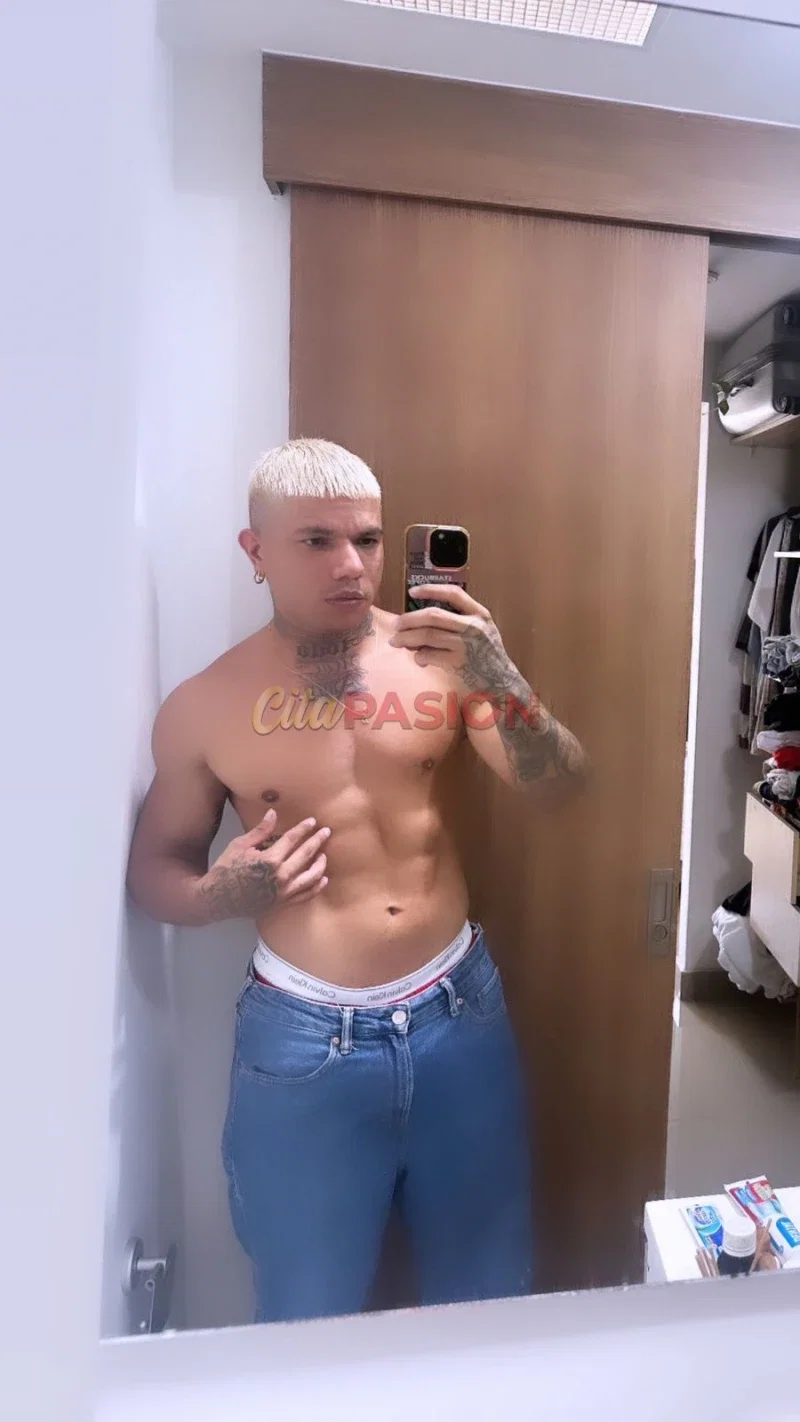 Miniatura 2 de Boy en Barcelona capital. Latino atractivo con apartamento discreto.