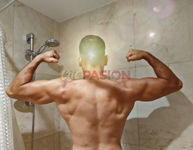 Boy en Madrid capital. Latino atlético y divertido, ¡te espero para disfrutar juntos!