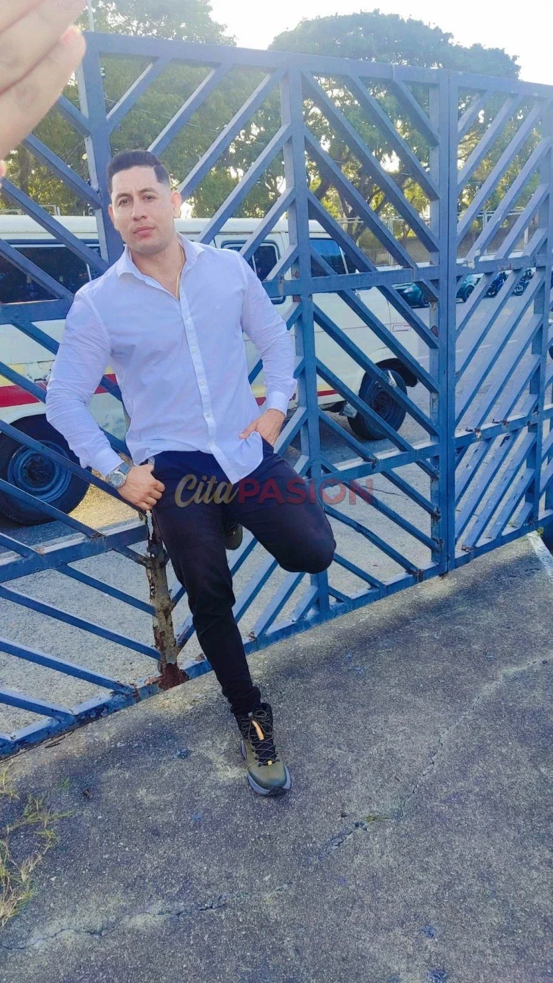 Boy en Madrid capital. Chico joven, guapo y extrovertido, deseando conocerte.