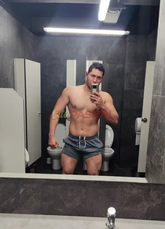 Miniatura 3 de Boy en Madrid capital. Chico joven, guapo y extrovertido, deseando conocerte.