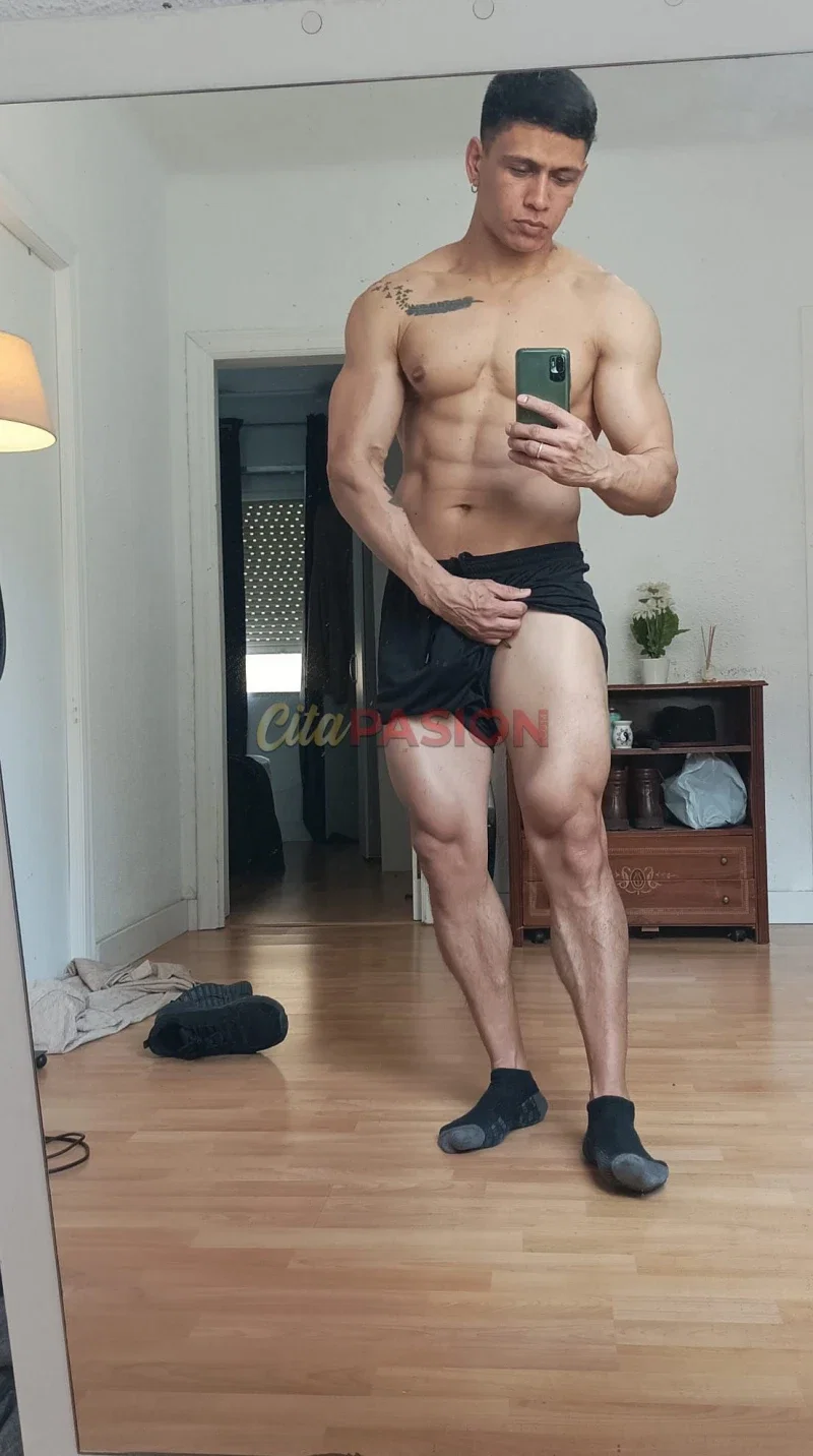 Boy en Madrid capital. Acompañante latino muy varonil ubicado en Madrid.