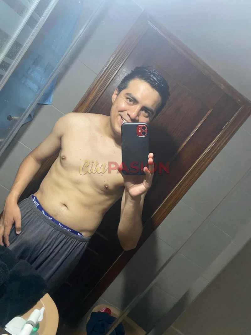 Miniatura 2 de Boy en Madrid capital. Joven hetero para disfrutar de una compañía exclusiva.