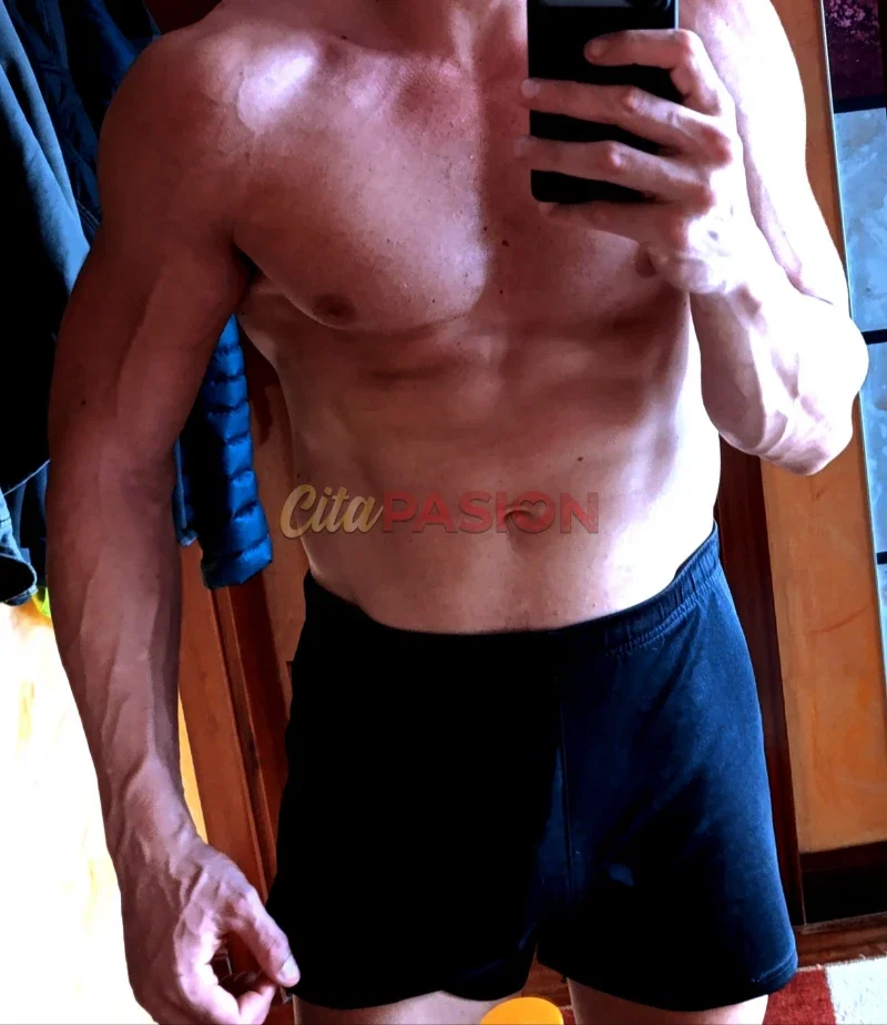 Boy en Bilbao. Chico discreto y apasionado, ideal para chicas y mujeres maduras.
